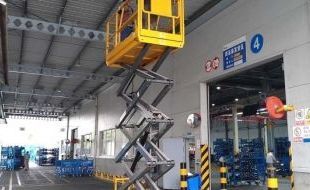 軌道行走升降平臺助力模具制造高效運作